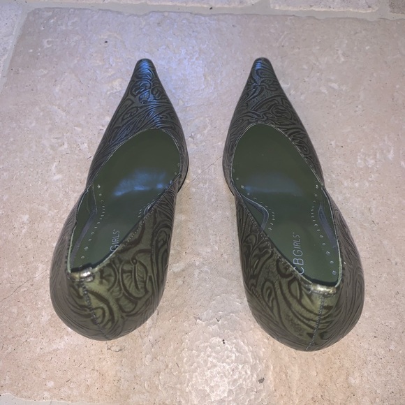 NWOT BCBGirls pointy pumps - Picture 7 of 11